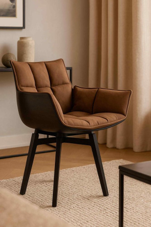 Кресло на деревянном каркасе с обивкой из нубука, LNKR12