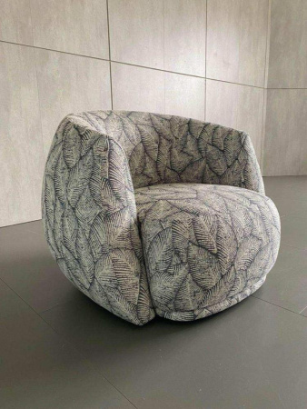 Кресло на деревянном каркасе с обивкой из ткани, LN2116